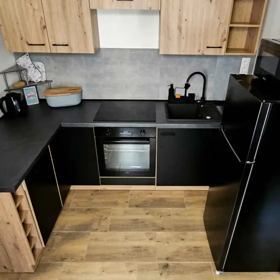 Plne vybavená kuchyňa v apartmáne Hotela Tatramonti Poprad